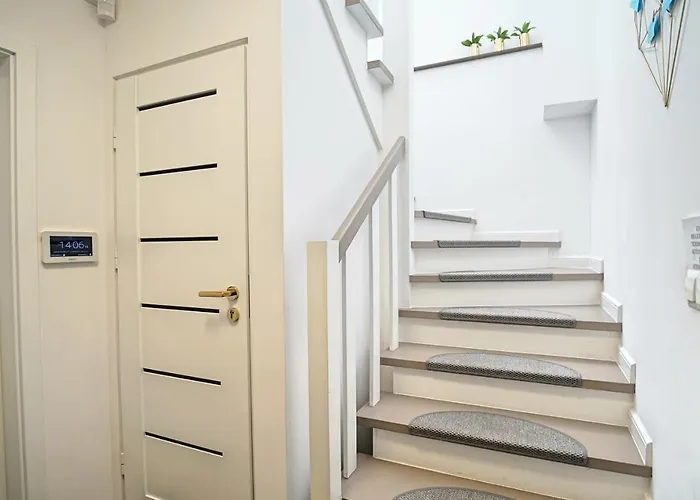 Every Sky Nad Lomnica 1b-6b * كارباش